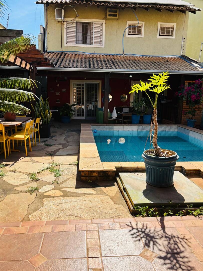 Casa, 2 quartos, 236 m² - Foto 1