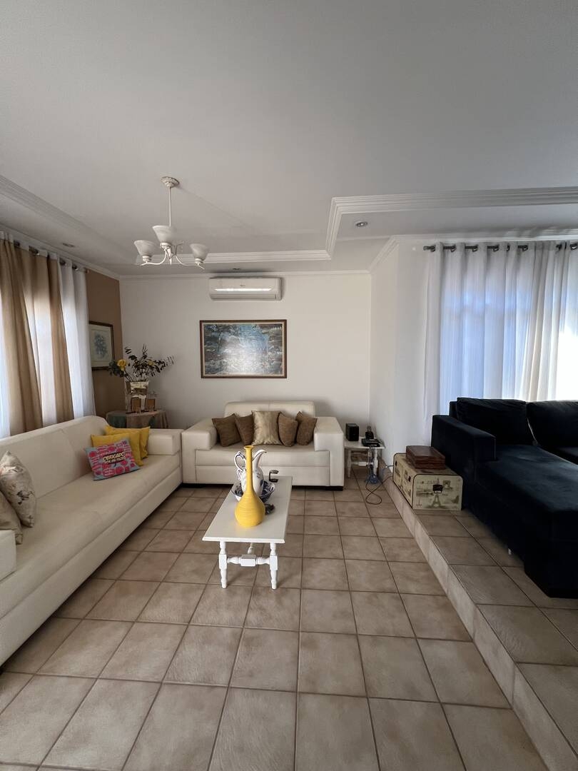 Casa, 4 quartos, 230 m² - Foto 2