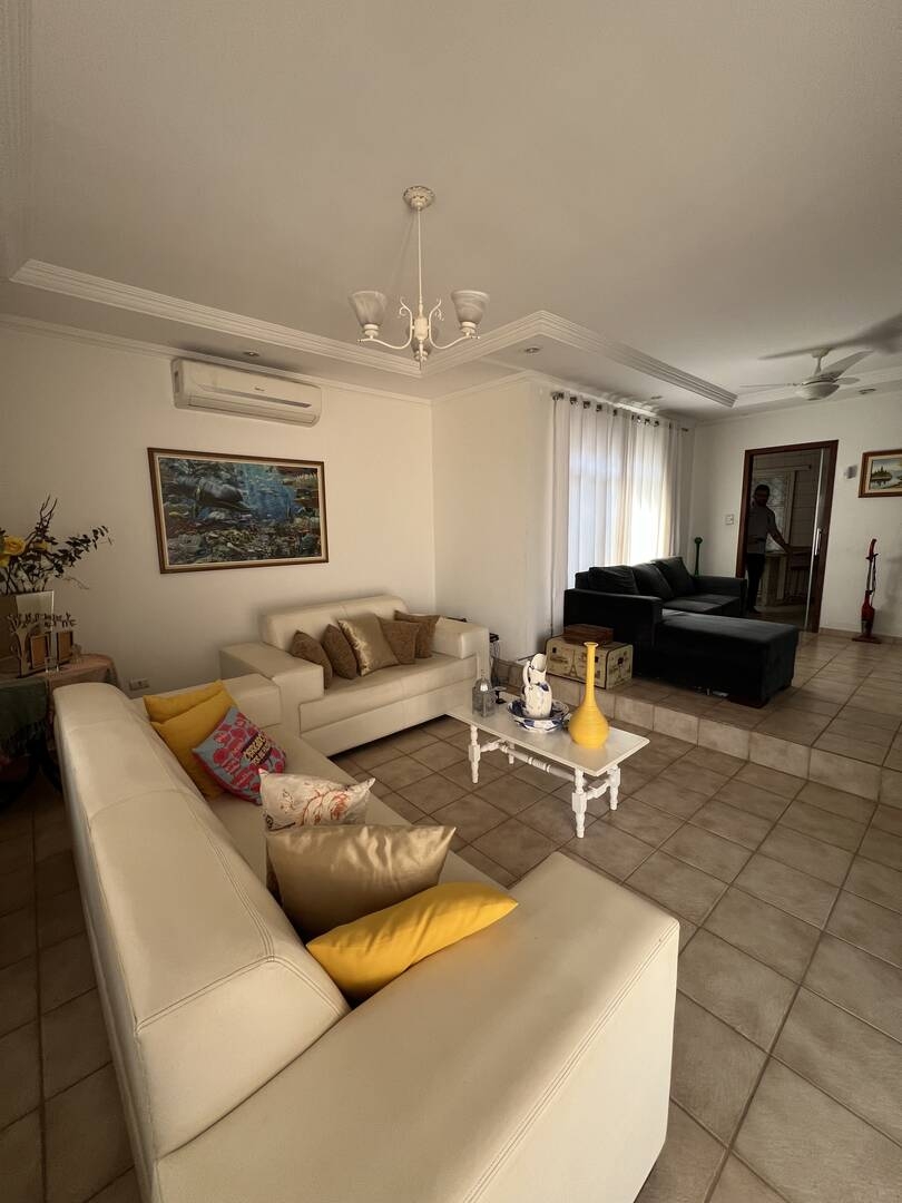 Casa, 4 quartos, 230 m² - Foto 1