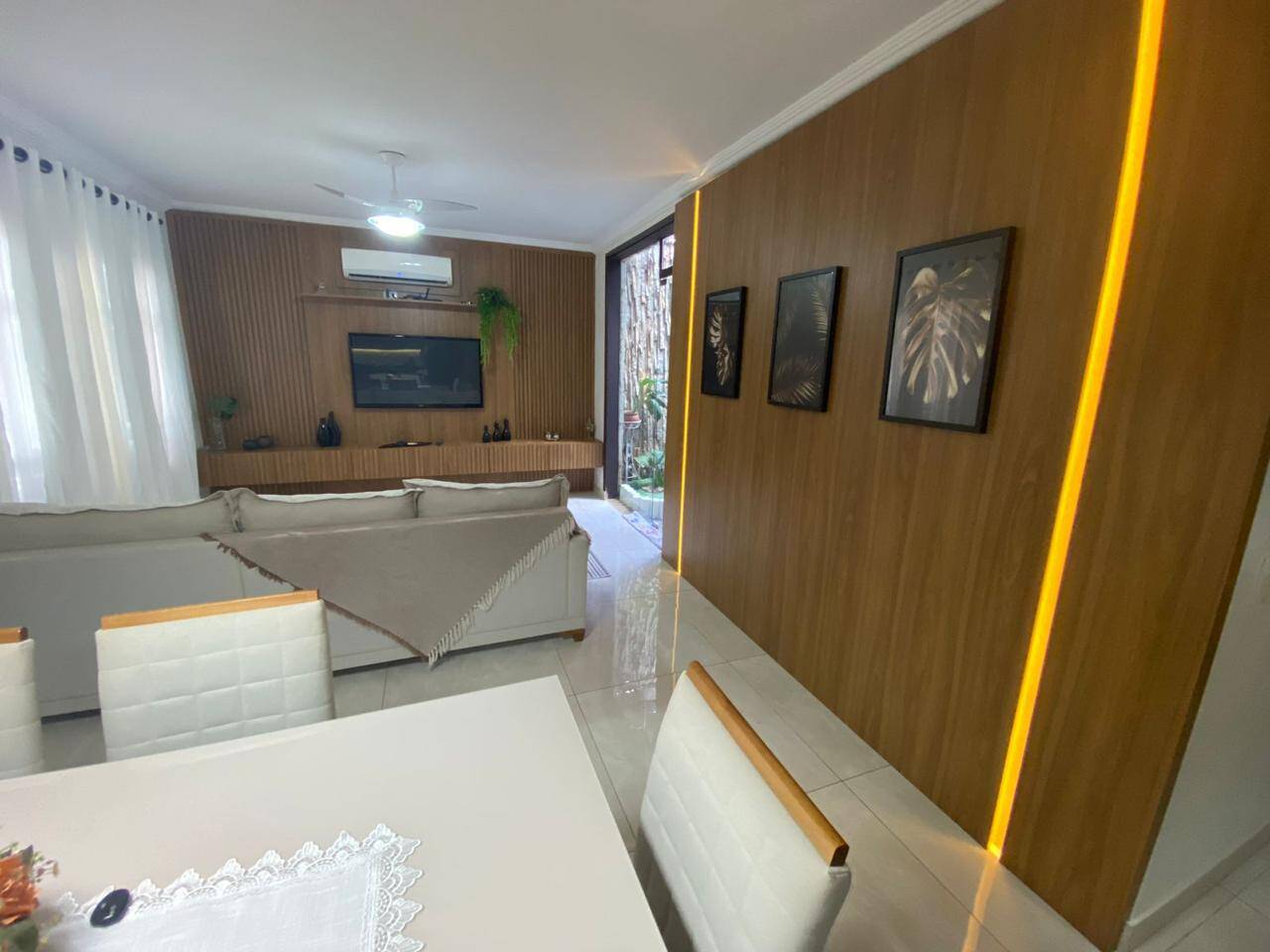 Casa à venda com 3 quartos, 150m² - Foto 1