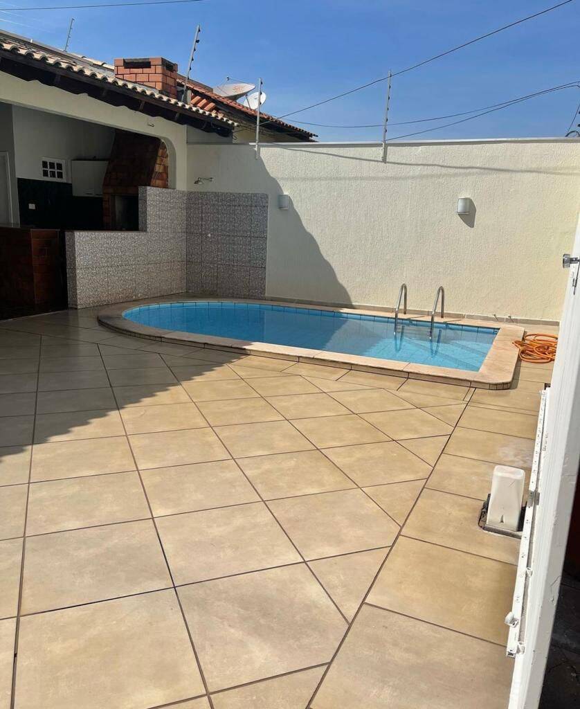 Casa à venda com 4 quartos, 201m² - Foto 2