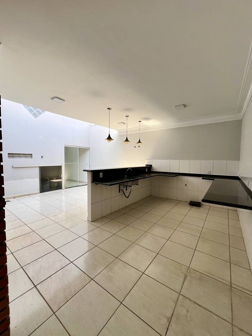 Casa, 3 quartos, 121 m² - Foto 2