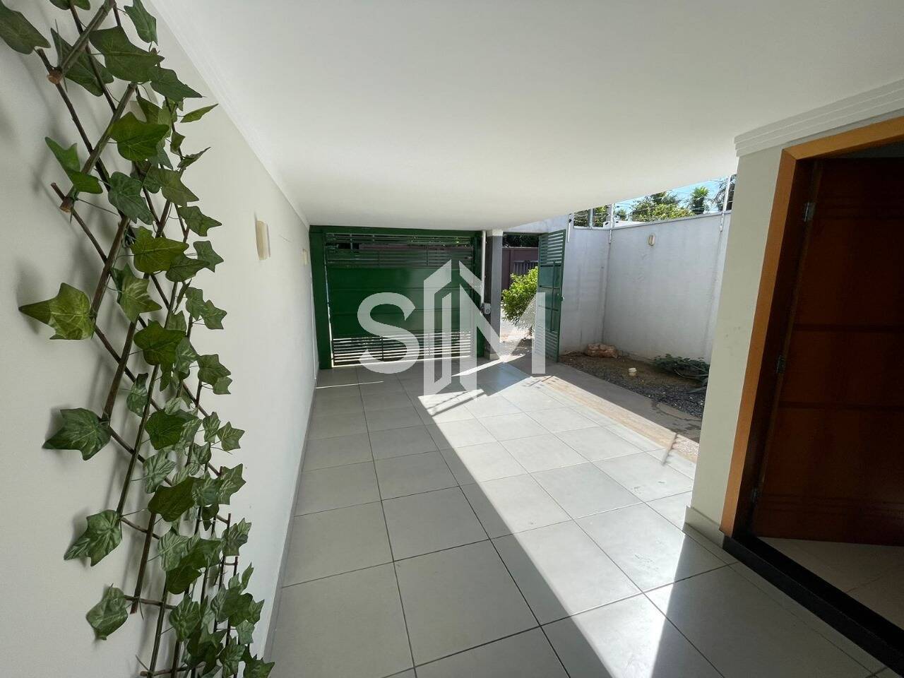 Casa à venda com 3 quartos, 110m² - Foto 1