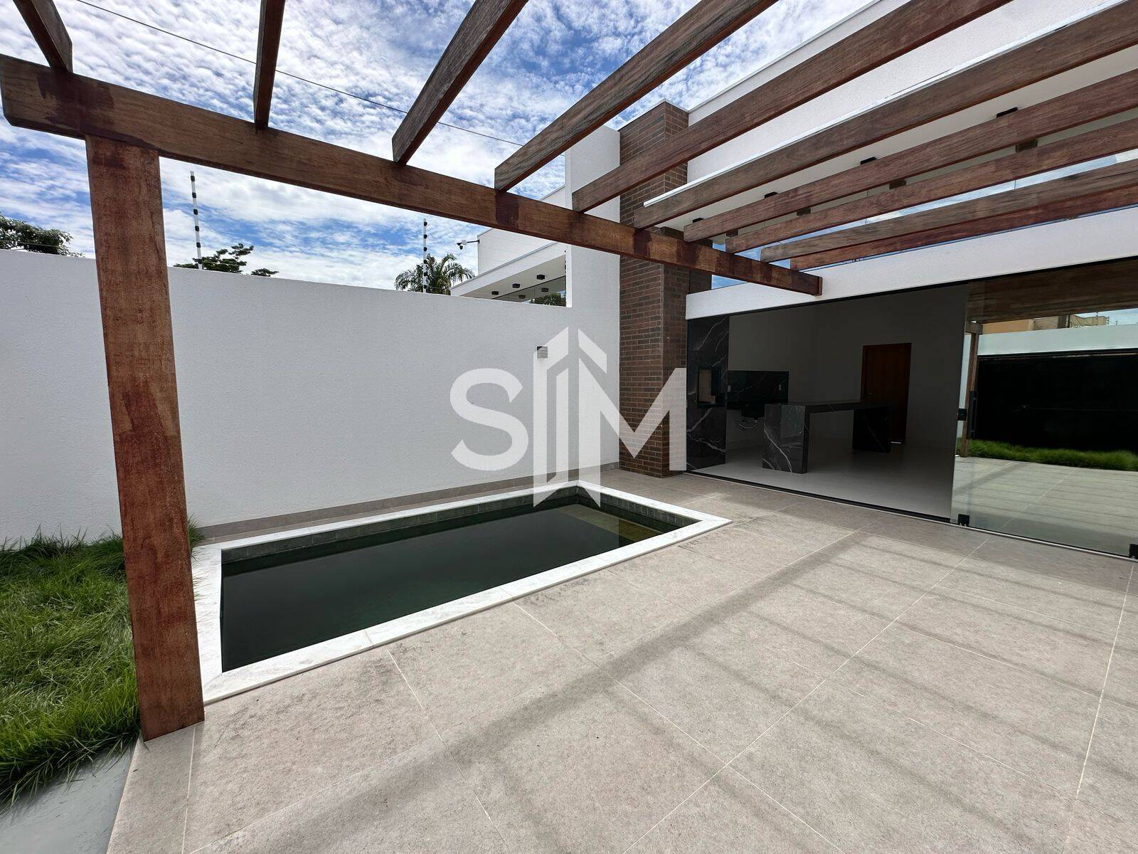 Casa à venda com 3 quartos, 135m² - Foto 1