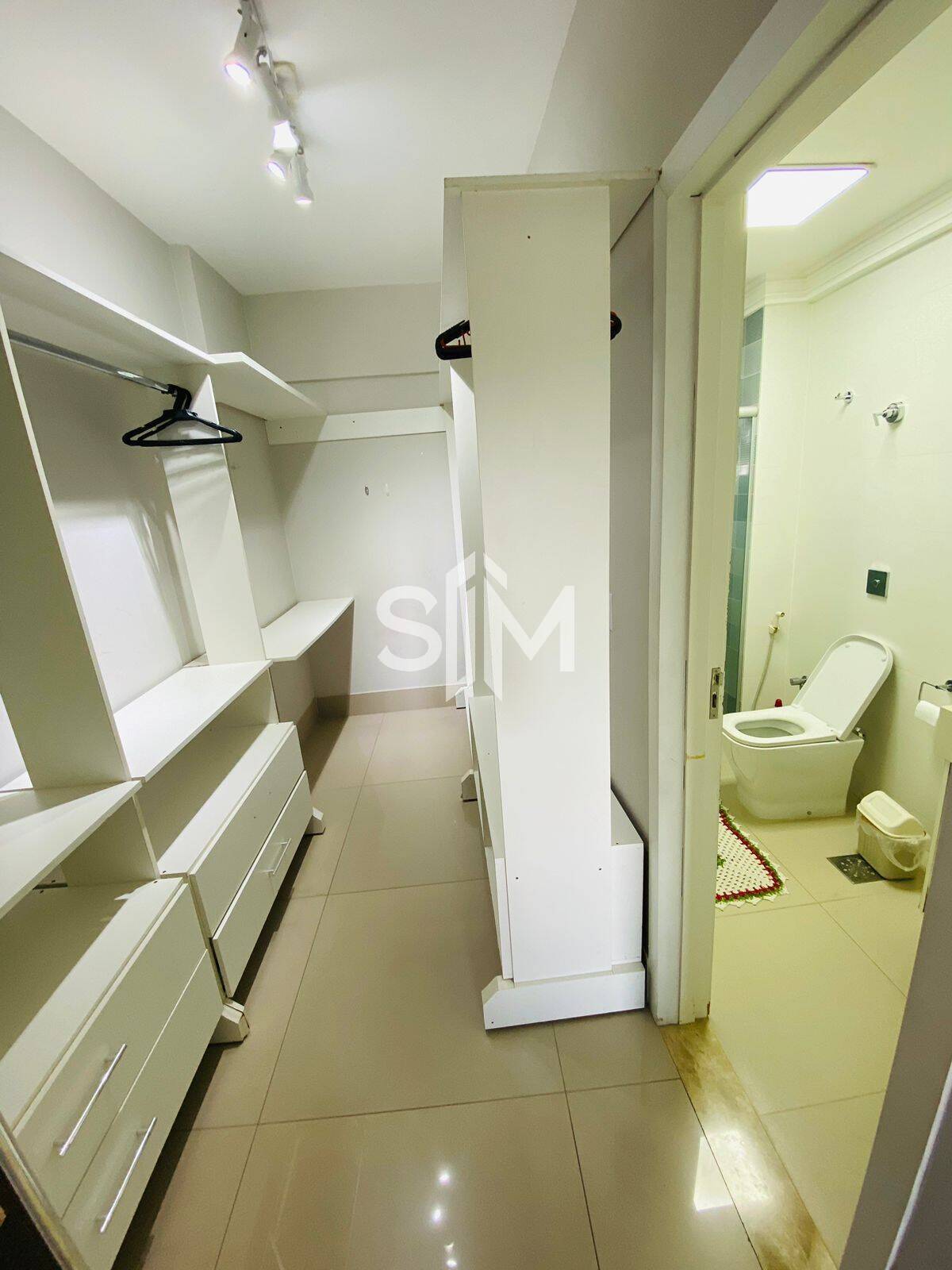 Apartamento para alugar com 3 quartos, 140m² - Foto 7