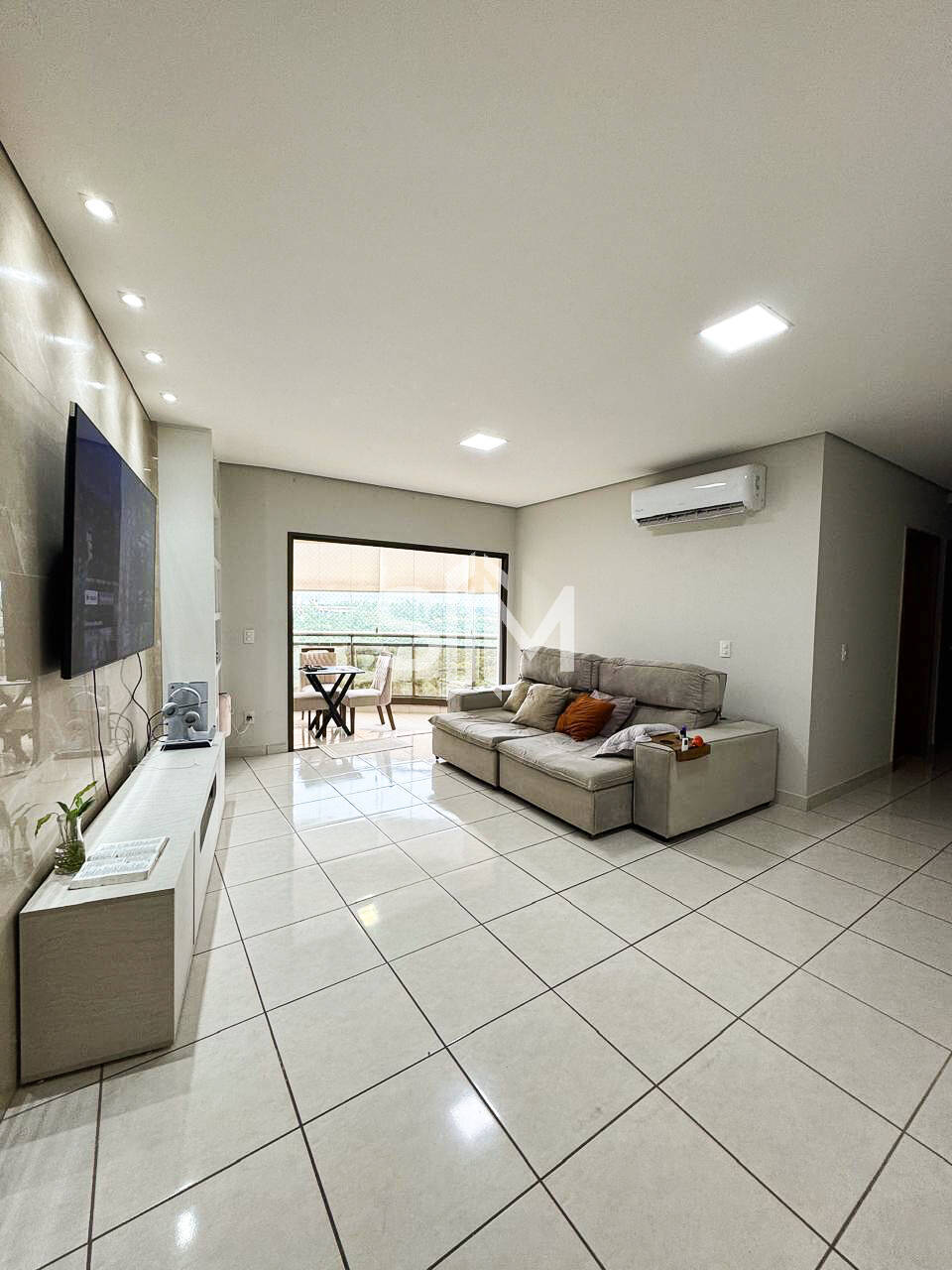 Apartamento à venda com 3 quartos, 97m² - Foto 1